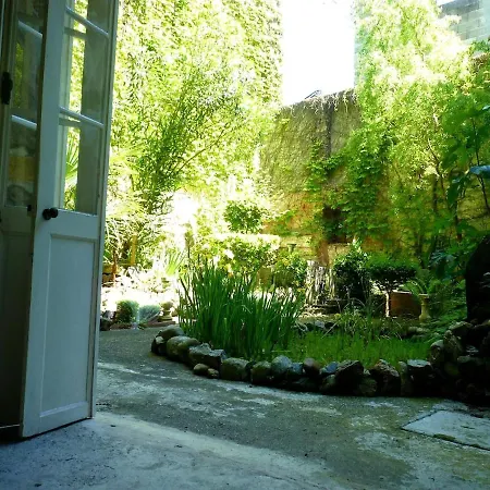 Le Jardin Antique Apartment *