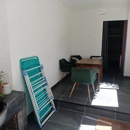 Le Jardin Antique Apartment *
